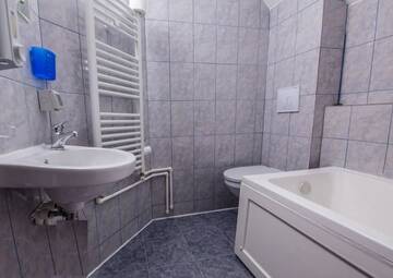 Фото номера Четырехместный номер с собственной ванной комнатой Гостевой дом Casa Lia г. Valea Putnei 18