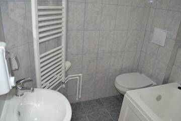 Фото номера Четырехместный номер с собственной ванной комнатой Гостевой дом Casa Lia г. Valea Putnei 19
