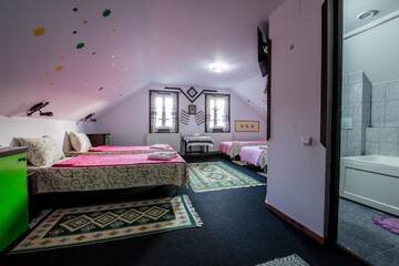 Фото номера Четырехместный номер с собственной ванной комнатой Гостевой дом Casa Lia г. Valea Putnei 8